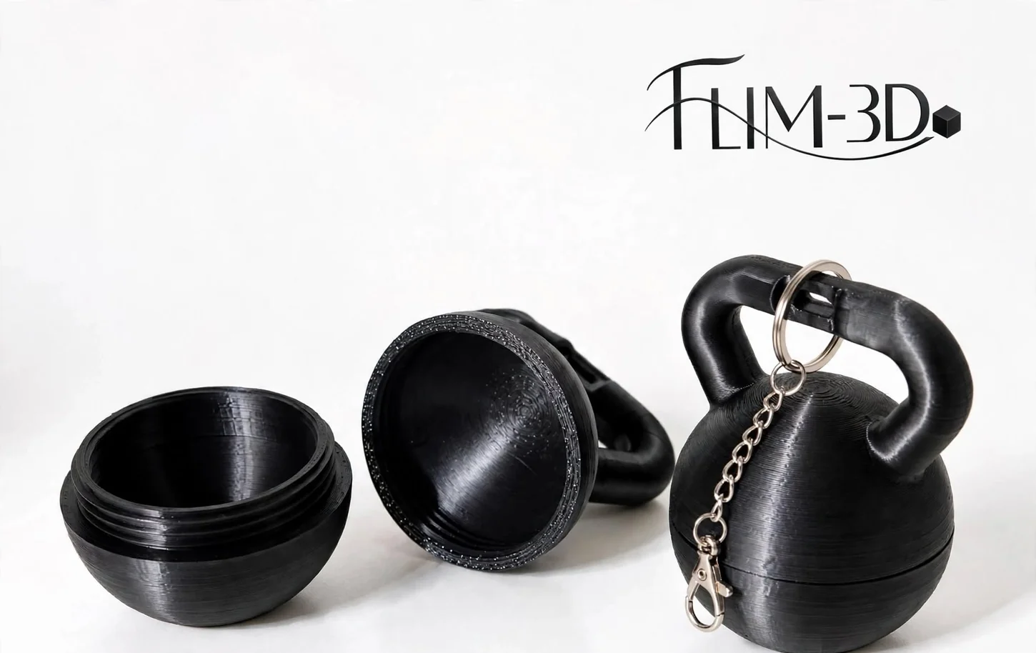 Chaveiro kettlebell porta joias da FLIM-3D impresso em 3D, com argola e corrente, ao lado da peça aberta mostrando o compartimento interno